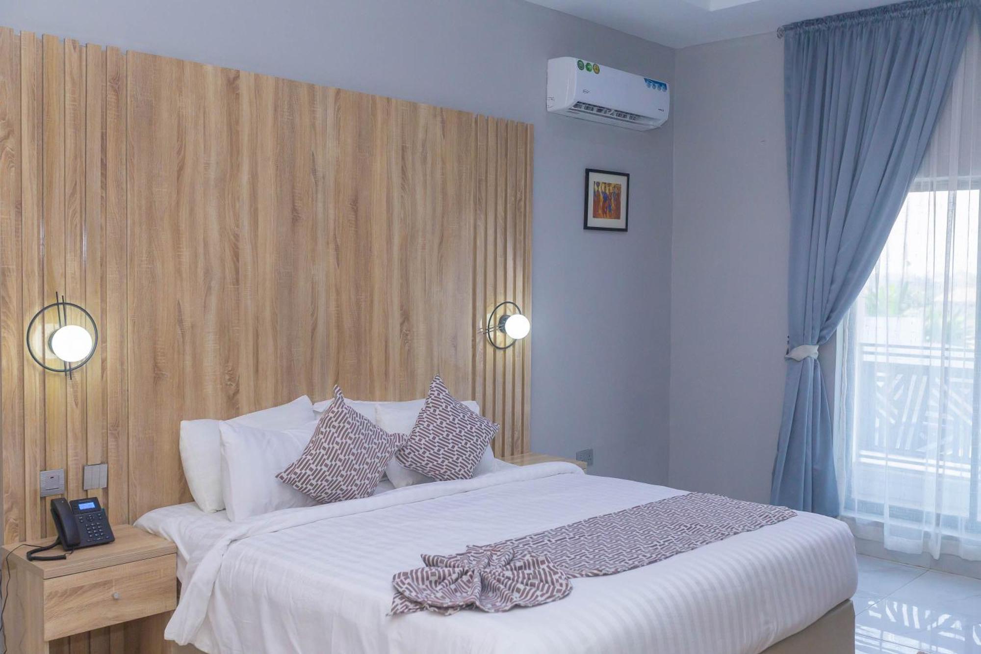 אקורה Ojaja Suites By Perennia מראה חיצוני תמונה