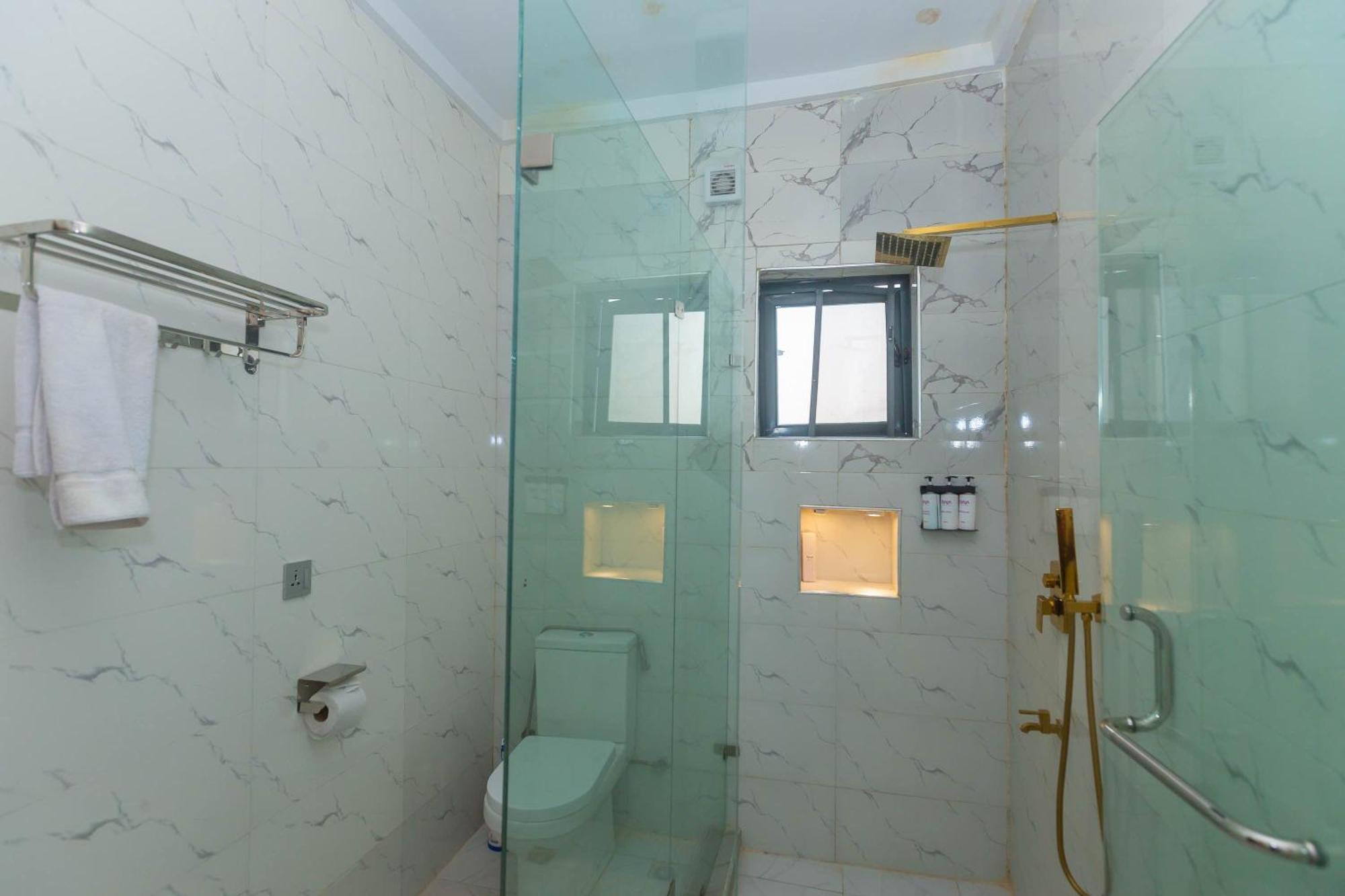 אקורה Ojaja Suites By Perennia מראה חיצוני תמונה
