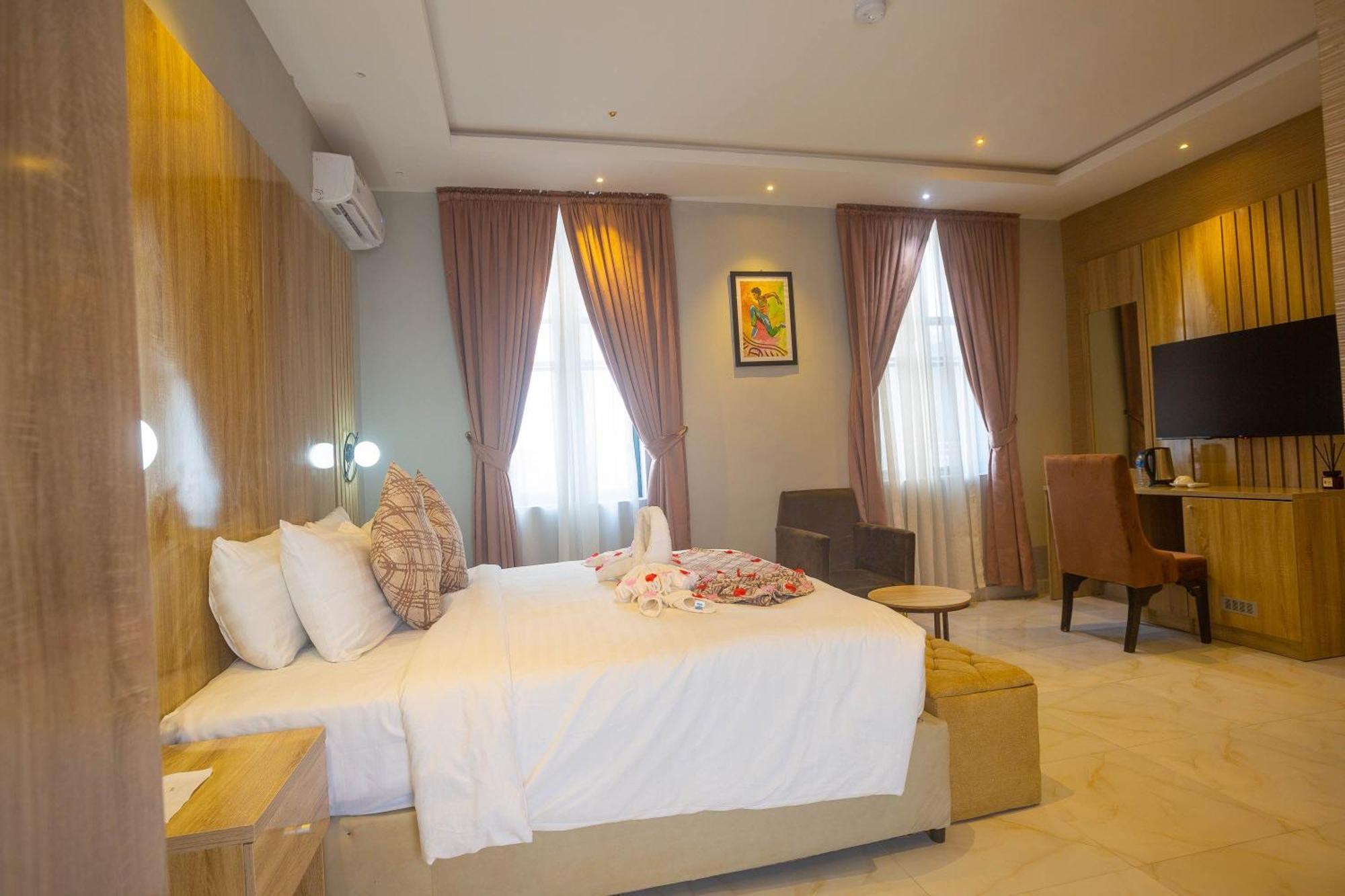 אקורה Ojaja Suites By Perennia מראה חיצוני תמונה