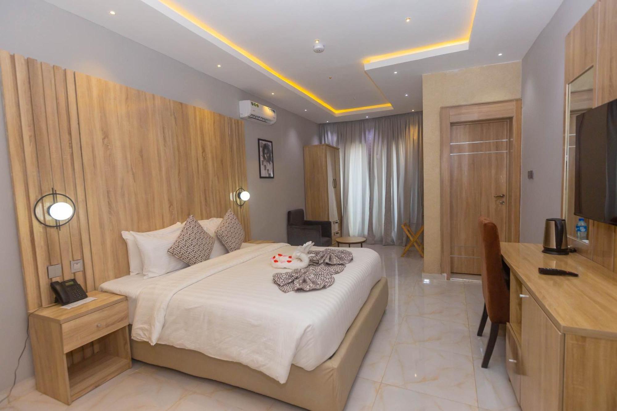 אקורה Ojaja Suites By Perennia מראה חיצוני תמונה