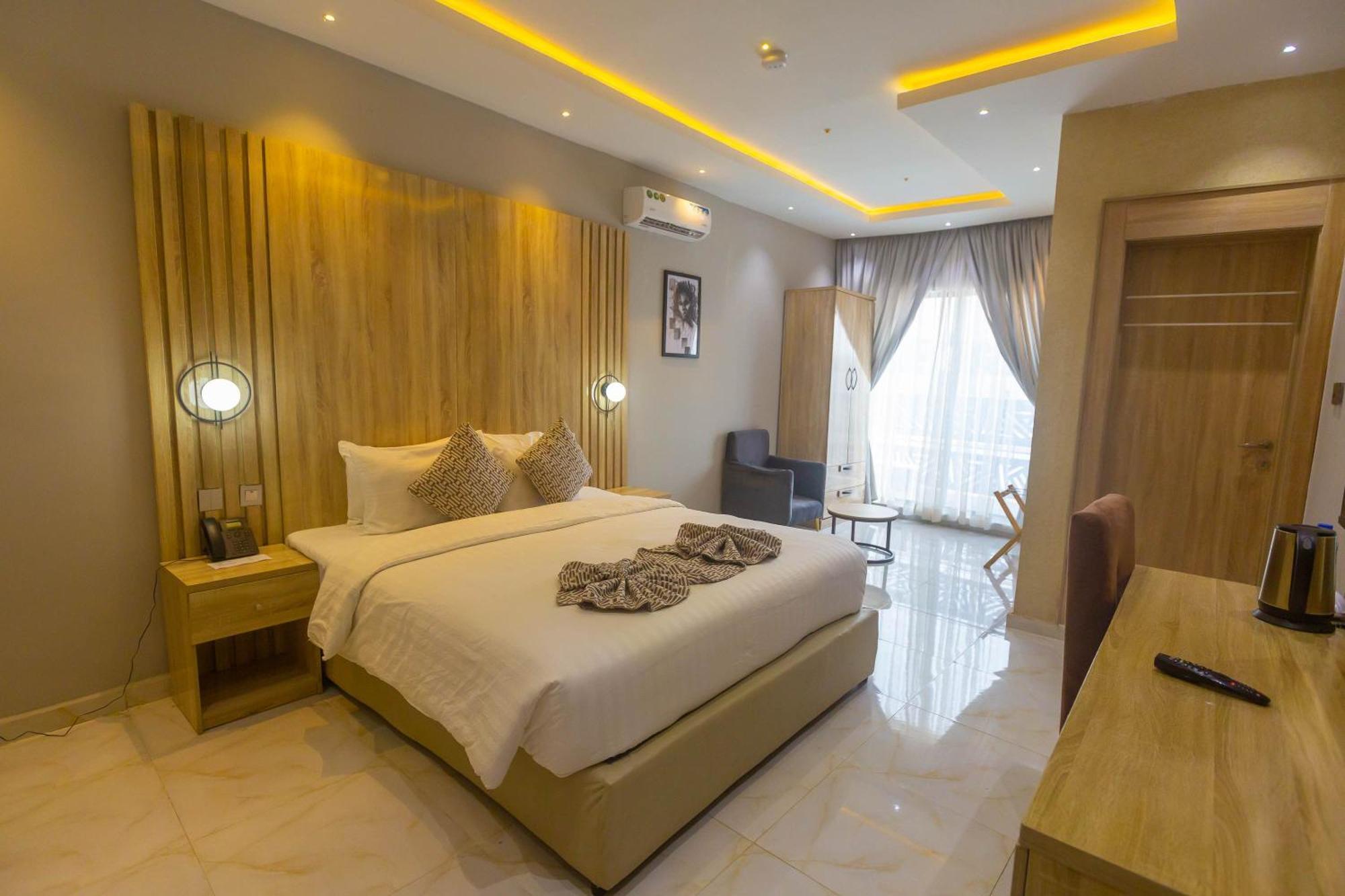 אקורה Ojaja Suites By Perennia מראה חיצוני תמונה