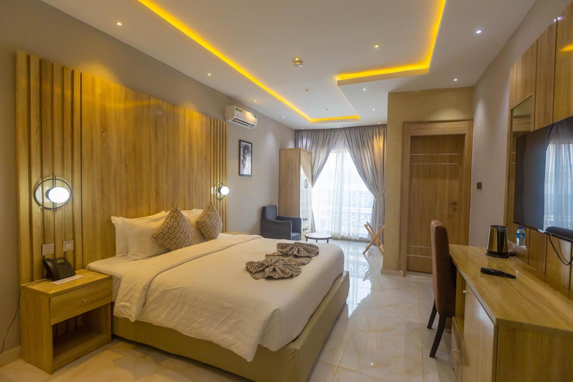 אקורה Ojaja Suites By Perennia מראה חיצוני תמונה