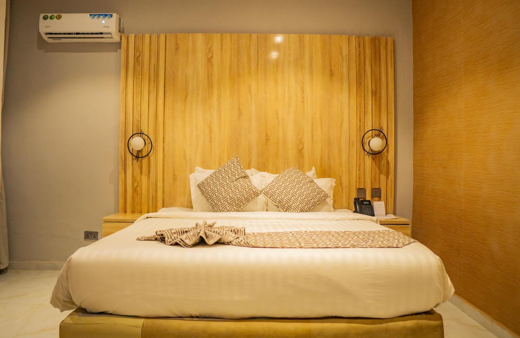 אקורה Ojaja Suites By Perennia מראה חיצוני תמונה