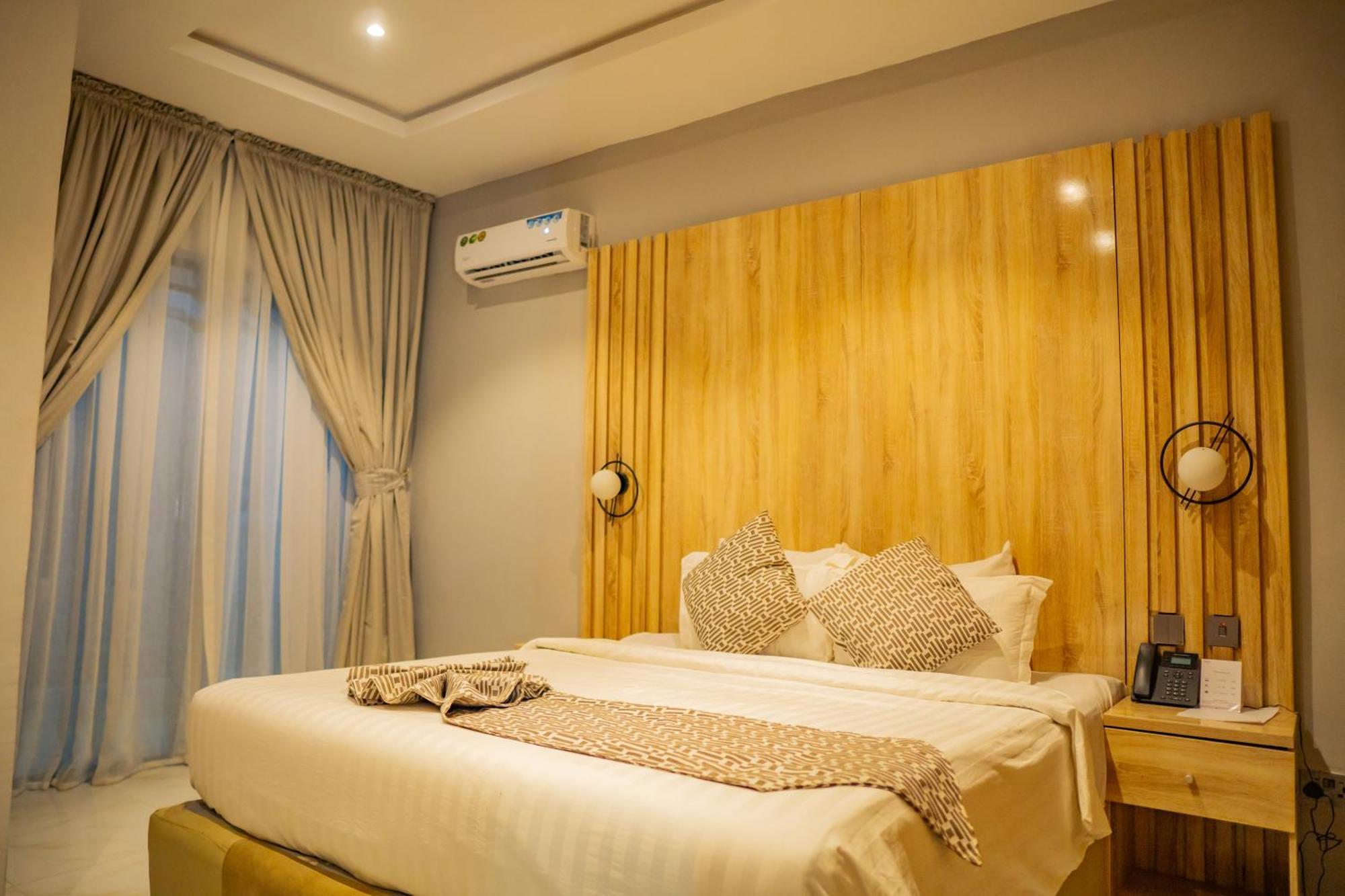 אקורה Ojaja Suites By Perennia מראה חיצוני תמונה