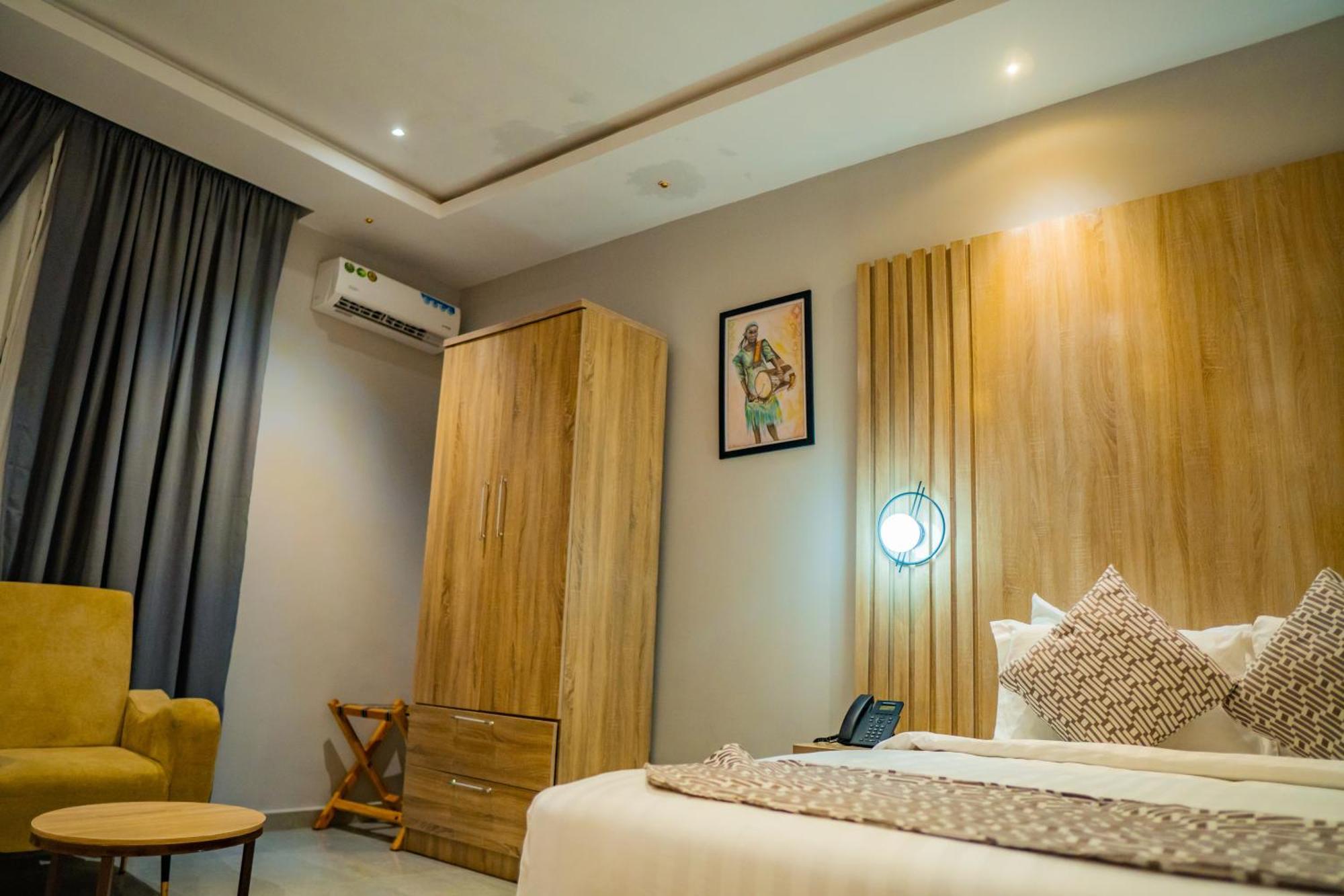 אקורה Ojaja Suites By Perennia מראה חיצוני תמונה