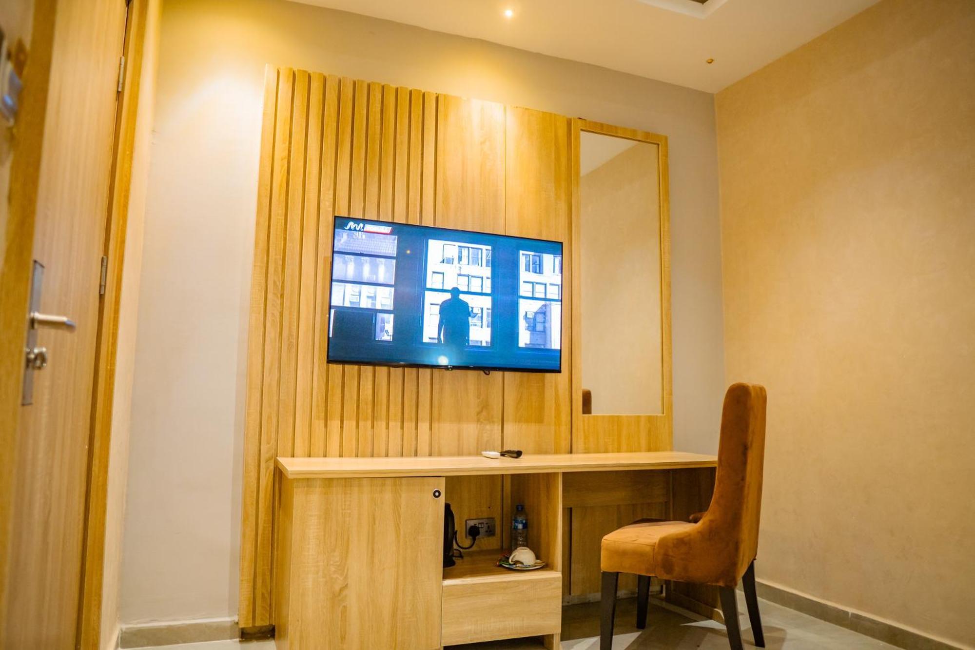 אקורה Ojaja Suites By Perennia מראה חיצוני תמונה