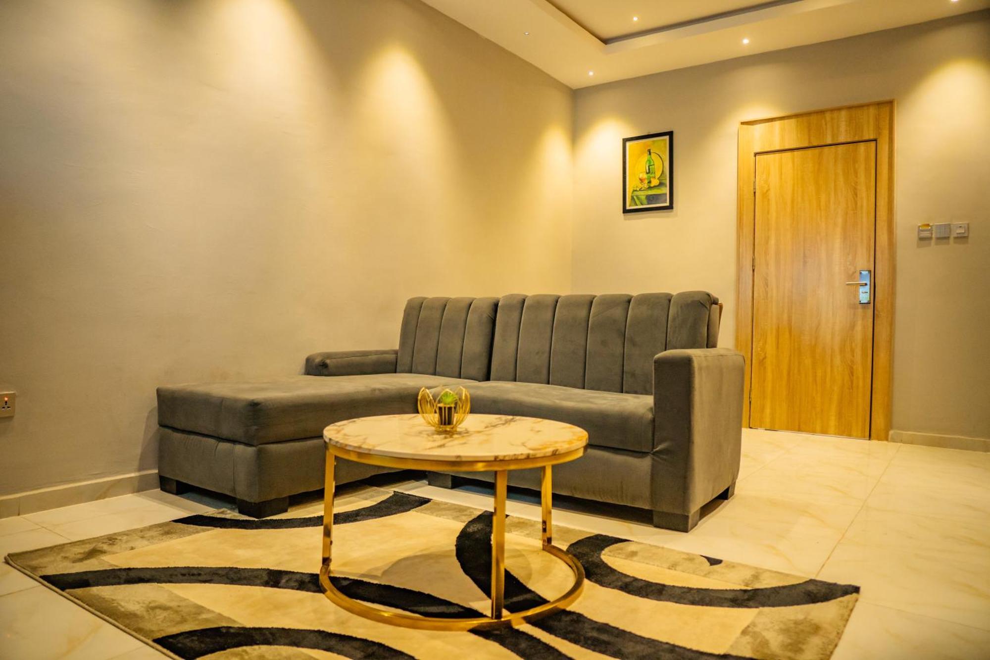 אקורה Ojaja Suites By Perennia מראה חיצוני תמונה