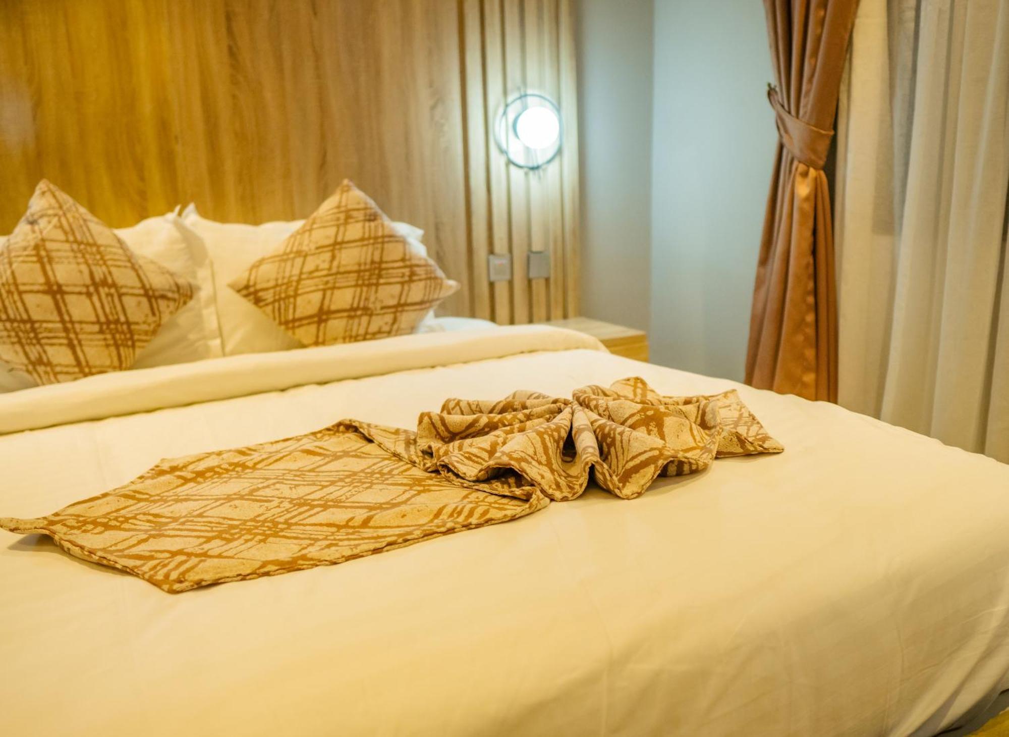 אקורה Ojaja Suites By Perennia מראה חיצוני תמונה