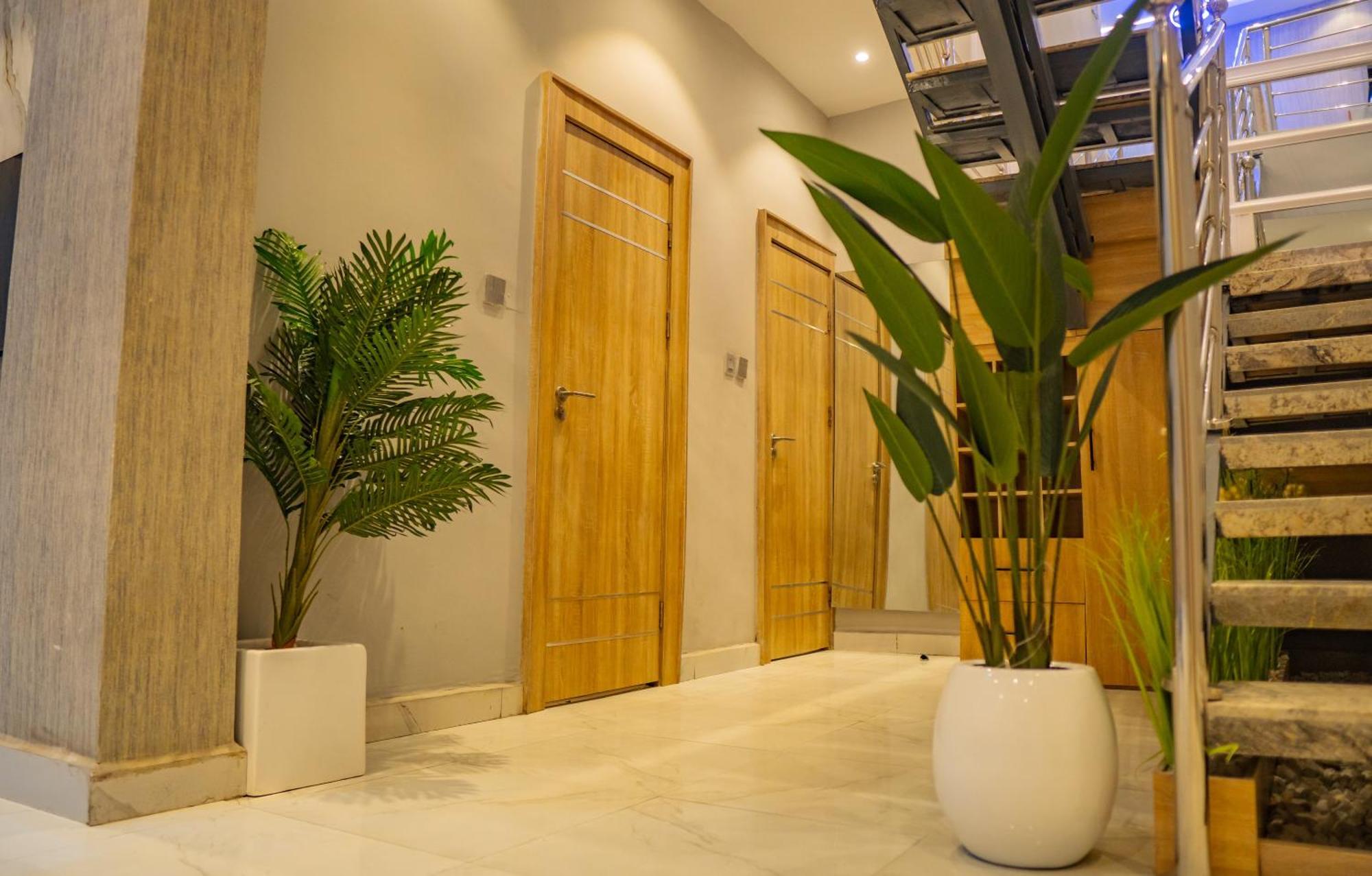 אקורה Ojaja Suites By Perennia מראה חיצוני תמונה